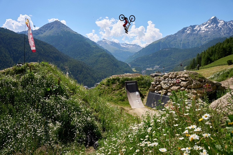 DIE FUNKEN FLIEGEN BEI SWATCH NINES BIKE 2026
