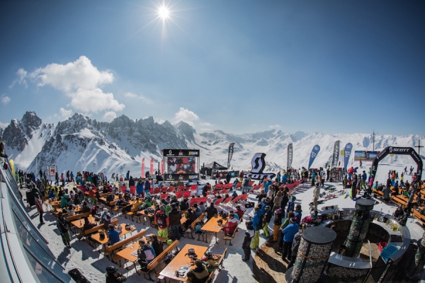 Perfekte Freeride-Stimmung in der Public Area vor dem Hoadl Haus
