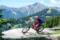 Camp Guide Steffi Teltscher beim Location-Check im Bikepark Serfaus-Fiss-Ladis